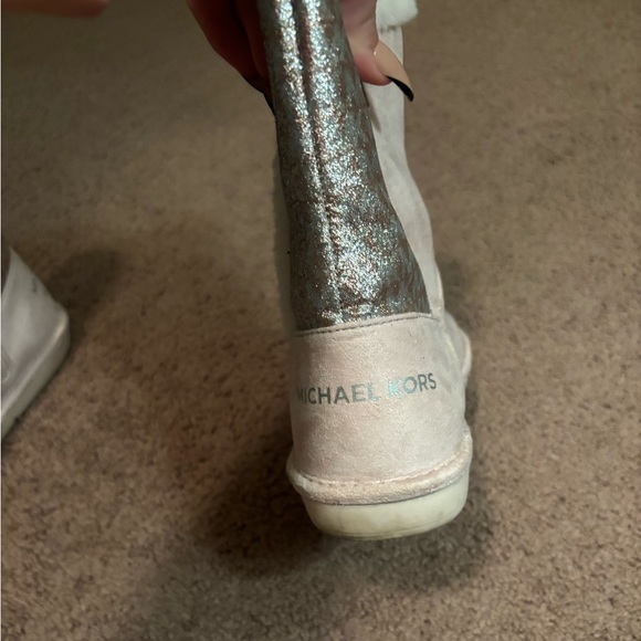 Light pink and sparkly Micheal Kors winter boots - Picture 3 of 4